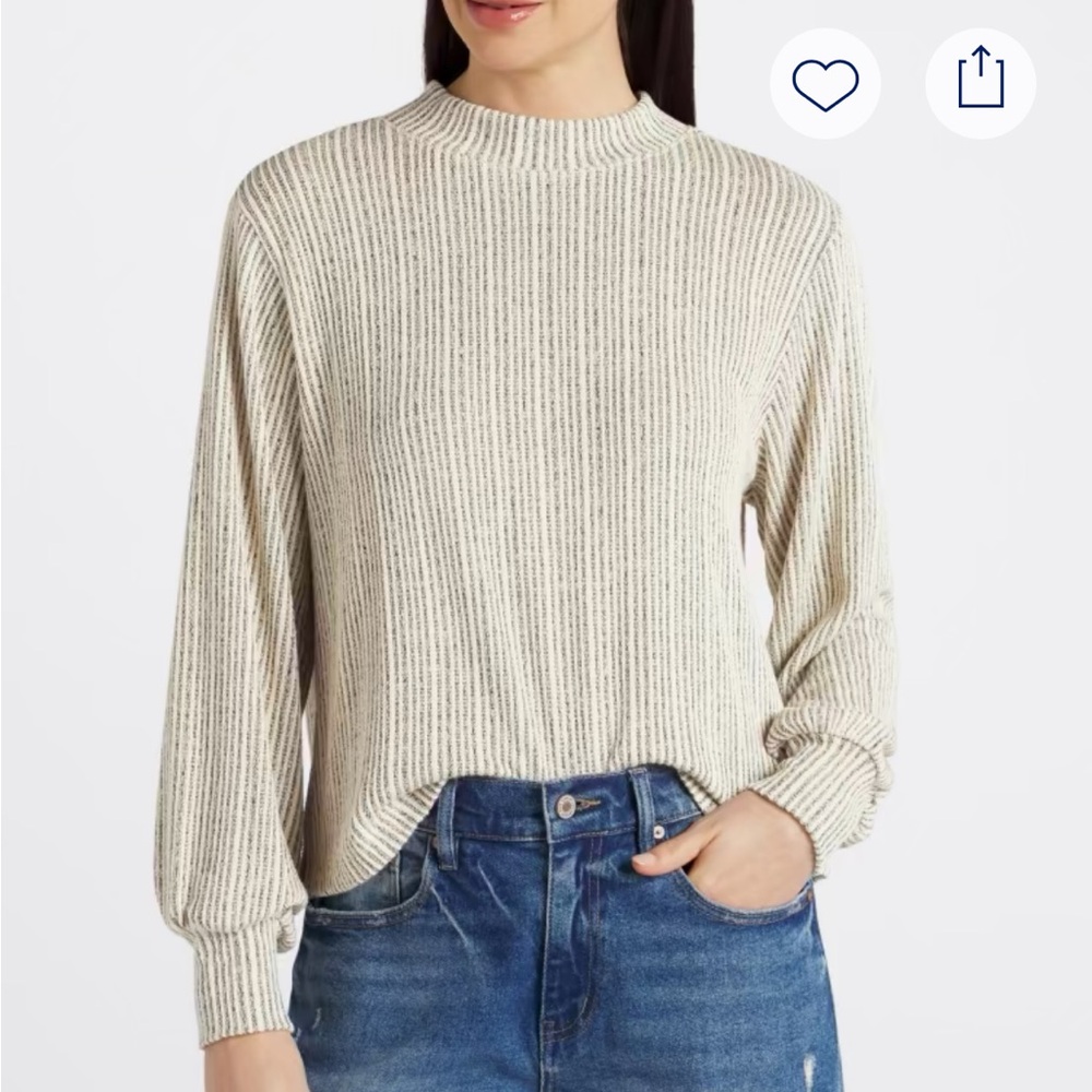 LUSH
Valentina Blouson Sleeve
Knit Top